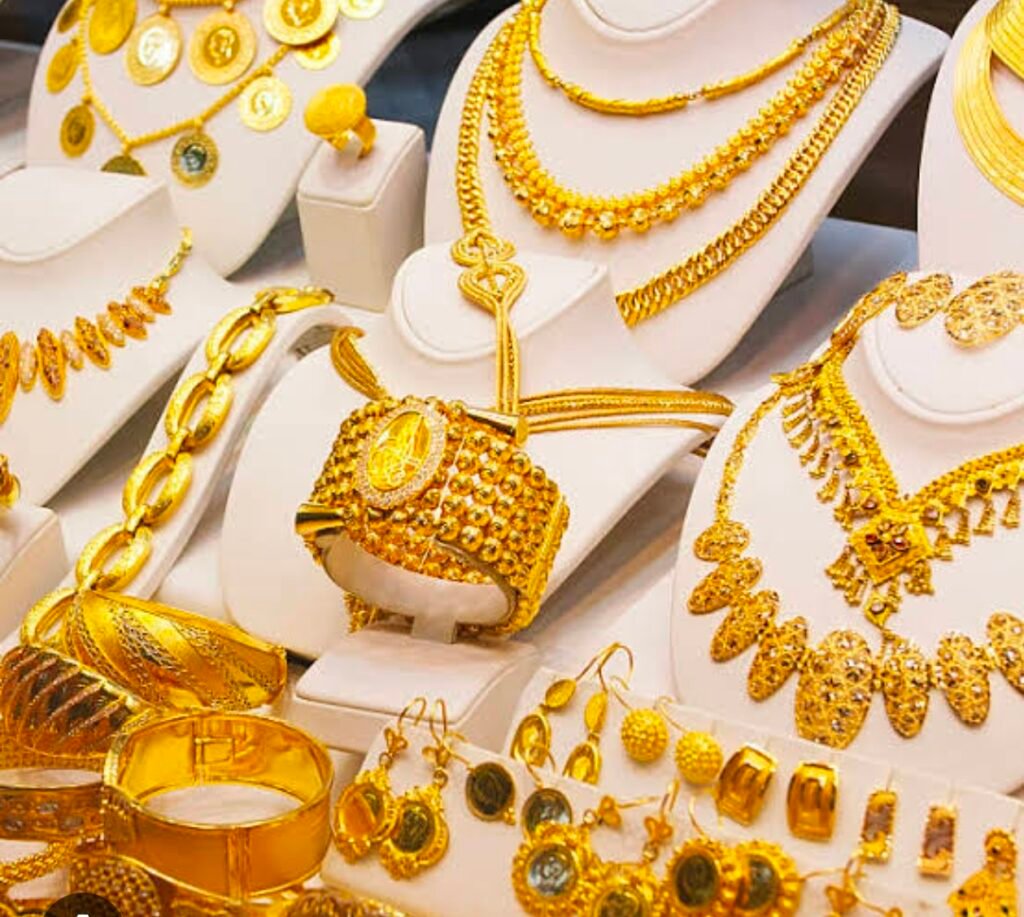 రెండు లక్షల మార్కును తాకనున్న బంగారం ధర