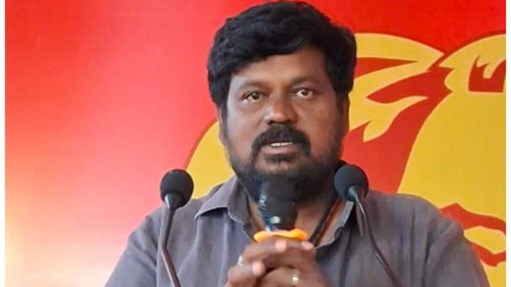 మొక్కలు నాటాలి పర్యావరణాన్ని కాపాడుకోవాలి