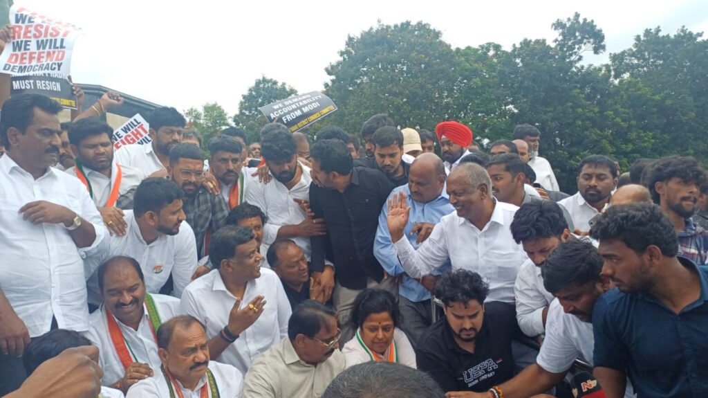 రాహుల్ గాంధీ అరెస్టుకు నిరసన…!